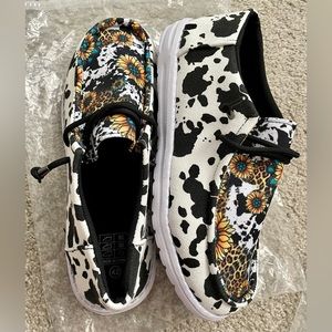 Women’s sunflower print canvas shoes